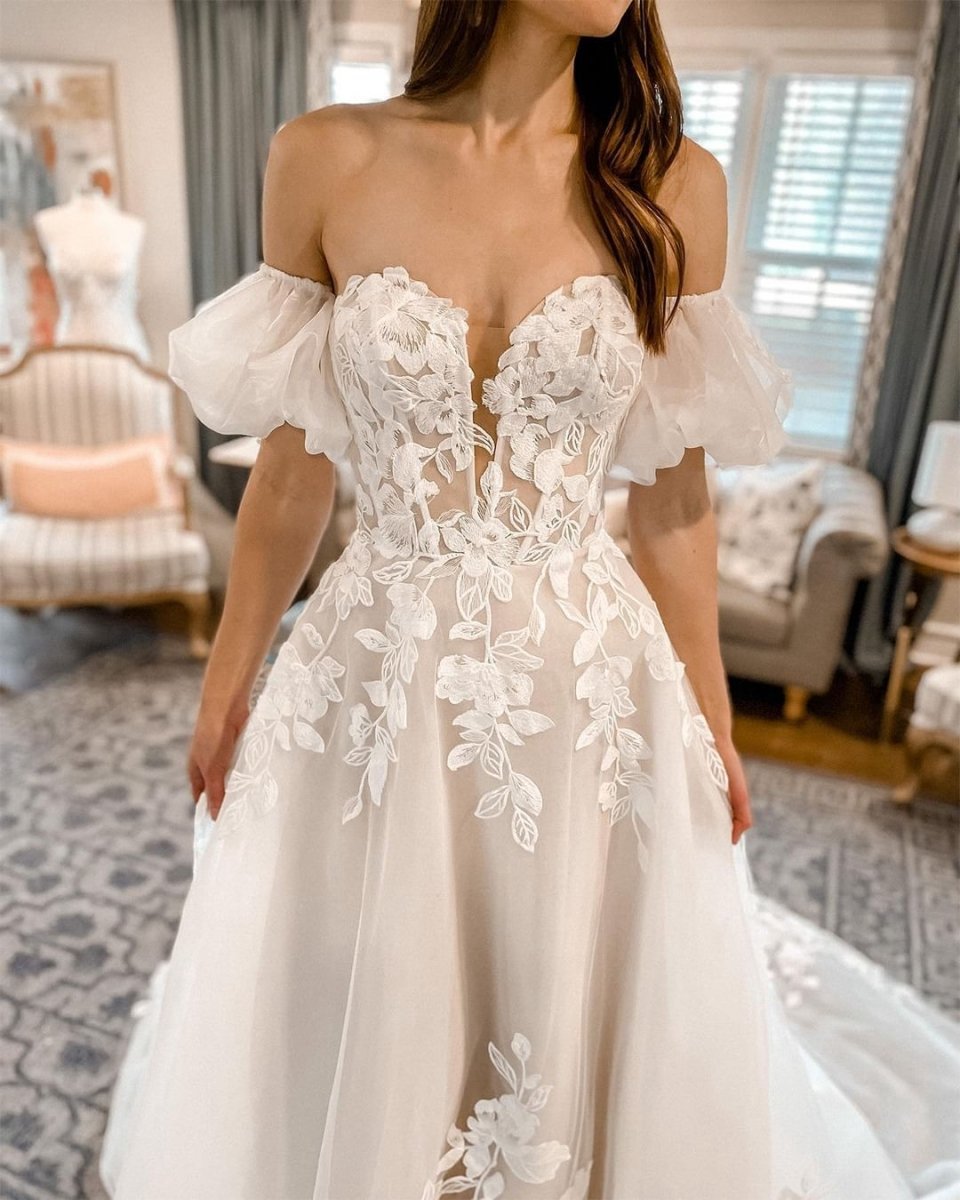 Cute A-line Sweetheart Tulle Wedding Dresses with Lace