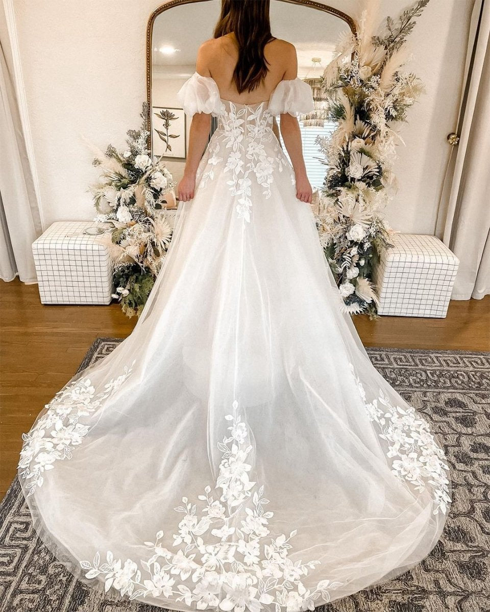 Cute A-line Sweetheart Tulle Wedding Dresses with Lace