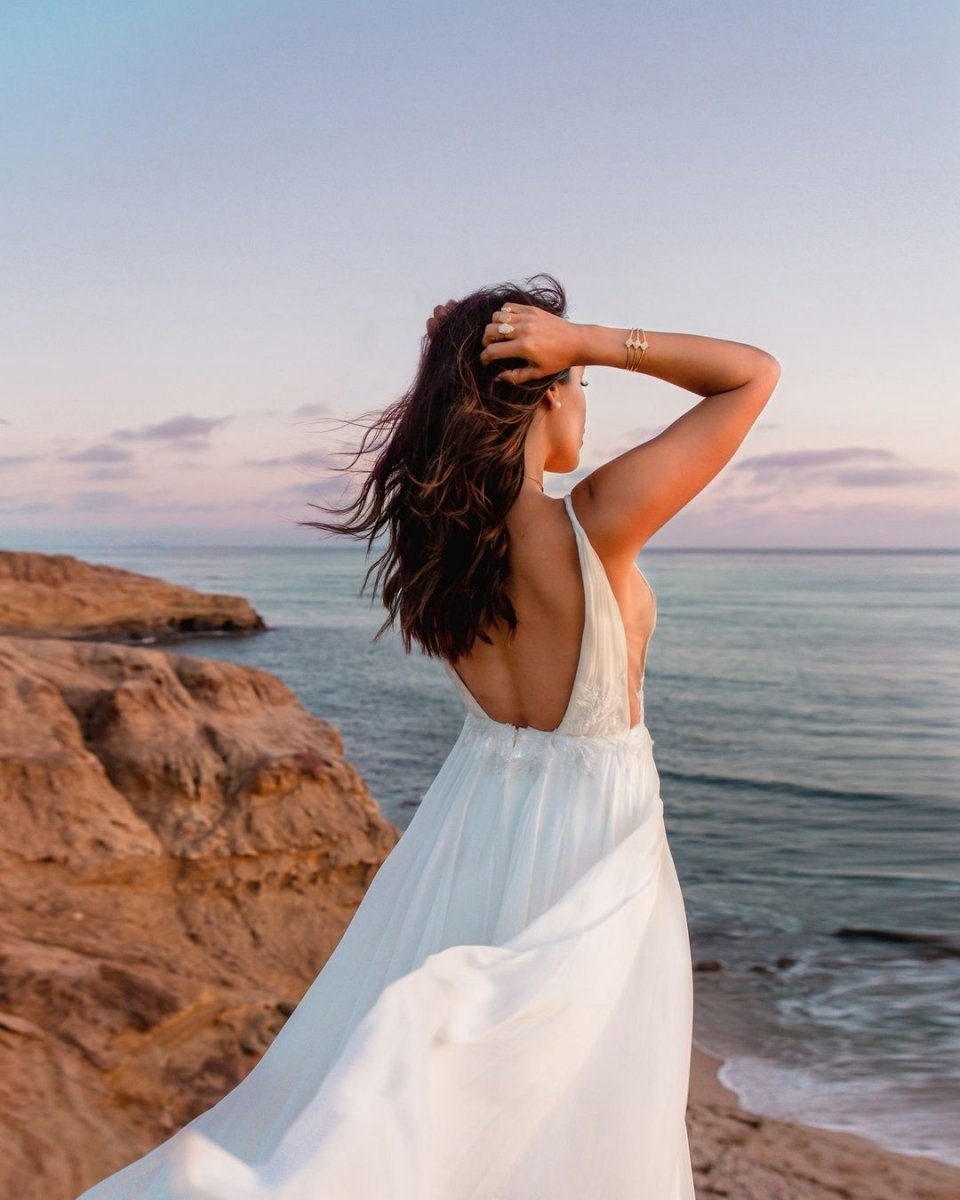 Bohemian A-line V Neck Tulle Wedding Dresses with Appliques