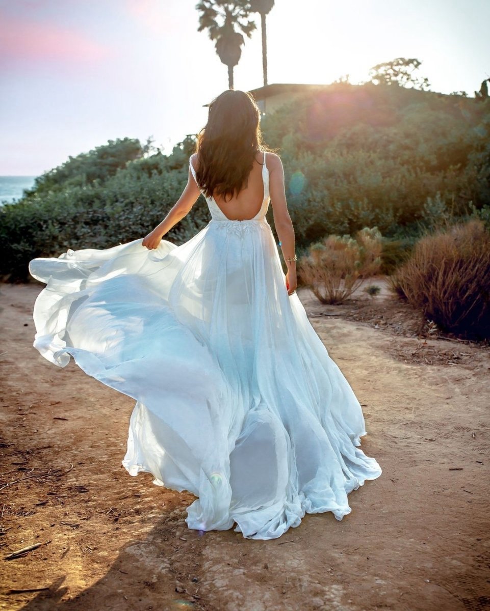 Bohemian A-line V Neck Tulle Wedding Dresses with Appliques
