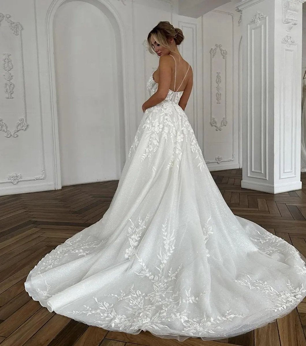 Charming A-line V Neck Tulle Long Wedding Dresses with Appliques