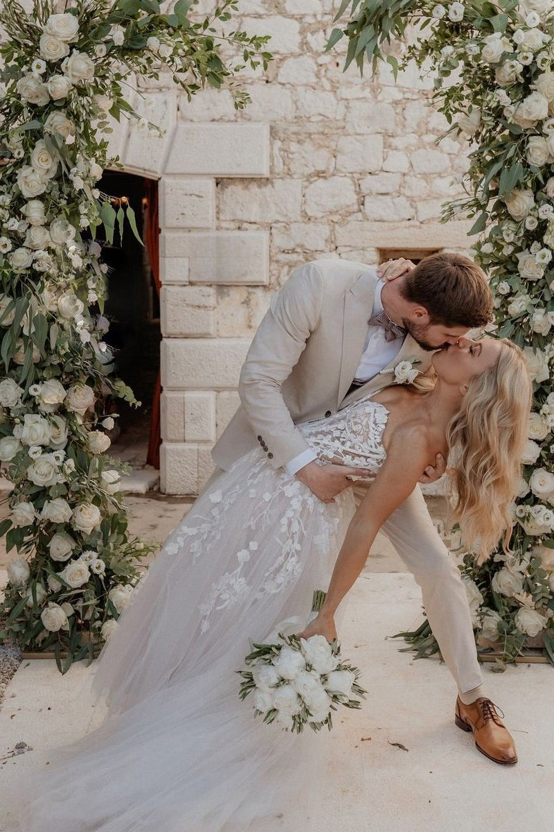 A-line Sweetheart Tulle Wedding Dresses with Appliques