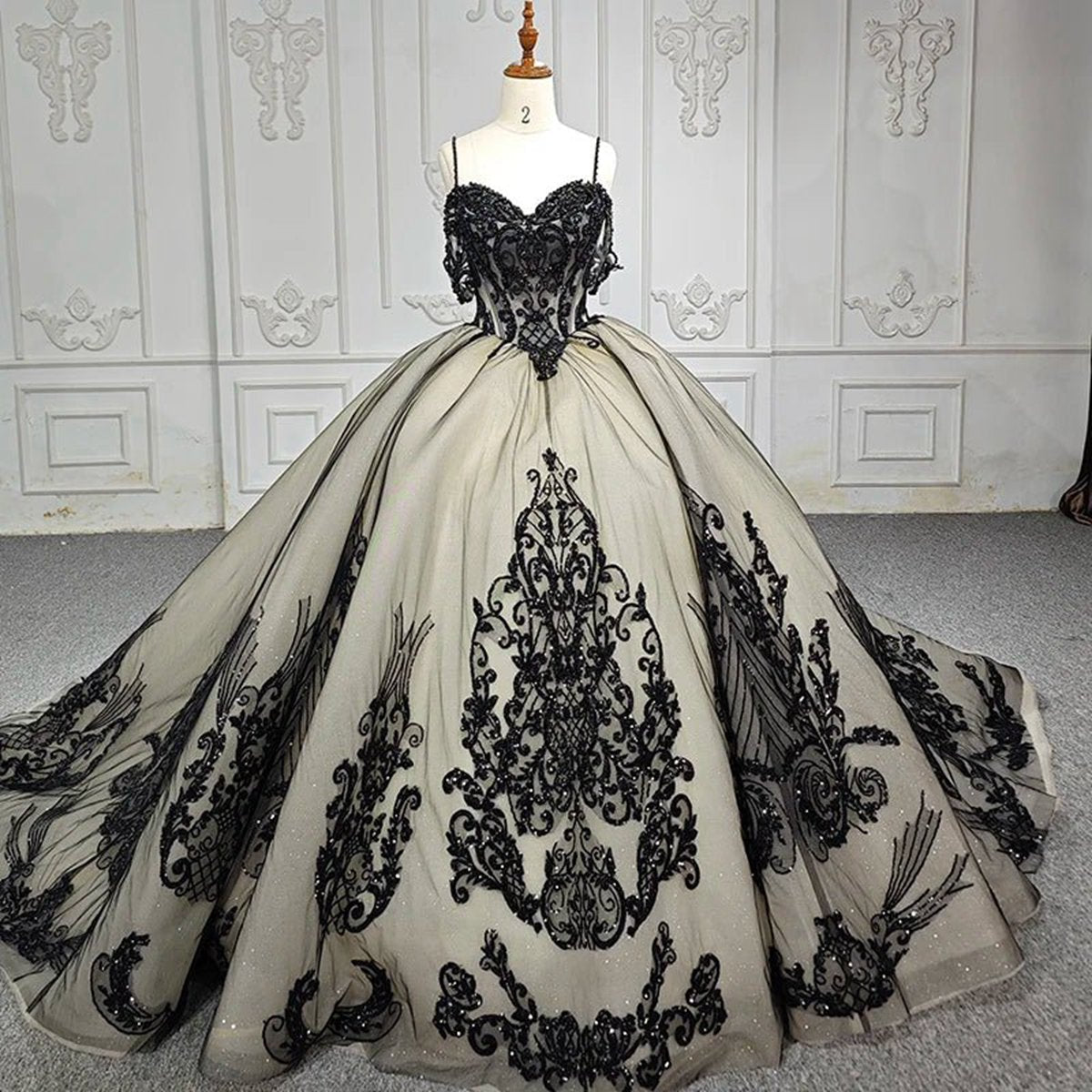 Spaghetti Straps Embroidery Lace Quinceanera Dresses