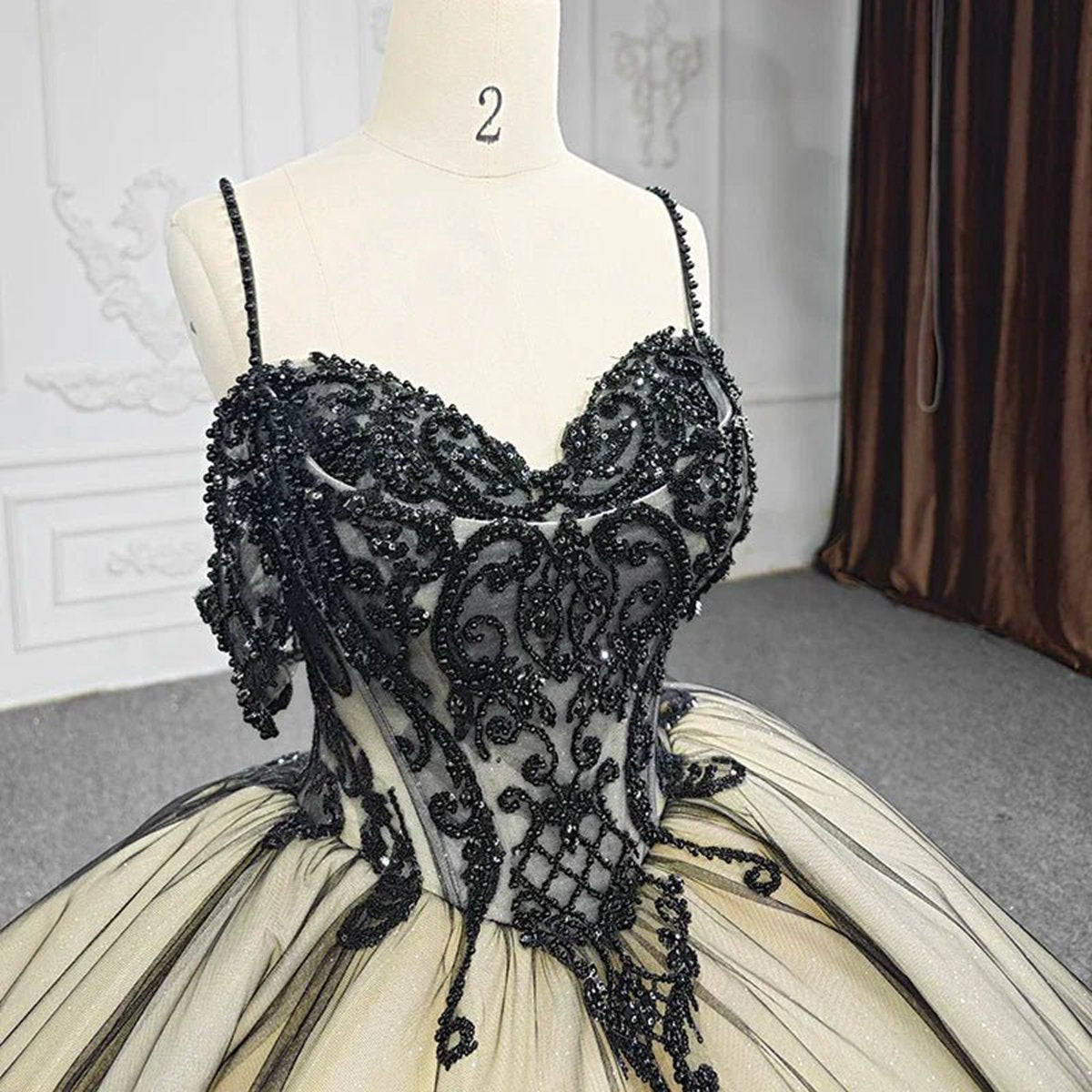 Spaghetti Straps Embroidery Lace Quinceanera Dresses