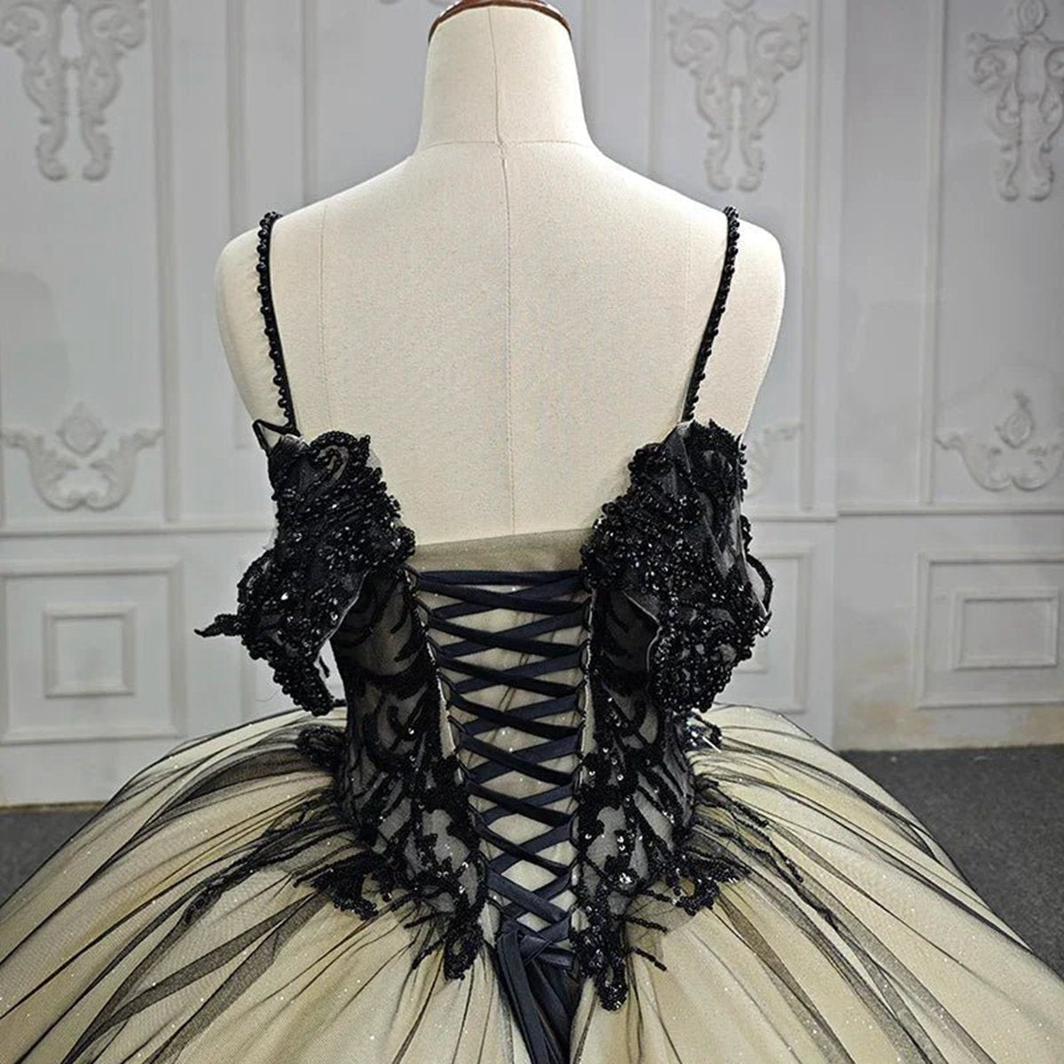 Spaghetti Straps Embroidery Lace Quinceanera Dresses