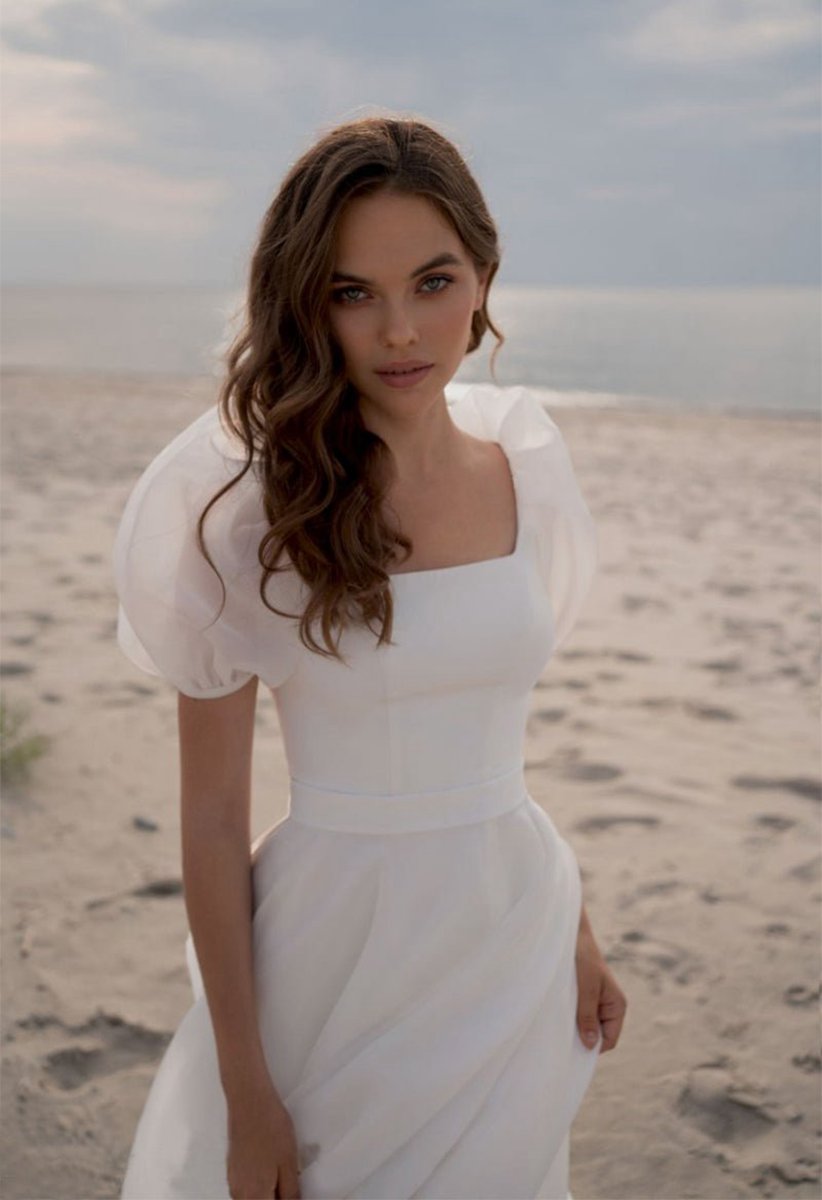 Charming A-line Square Neck Short Sleeves Wedding Dresses with Train