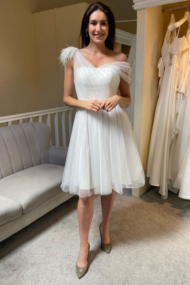 Asymmetrical Tulle A-line Knee-Length Wedding Dresses