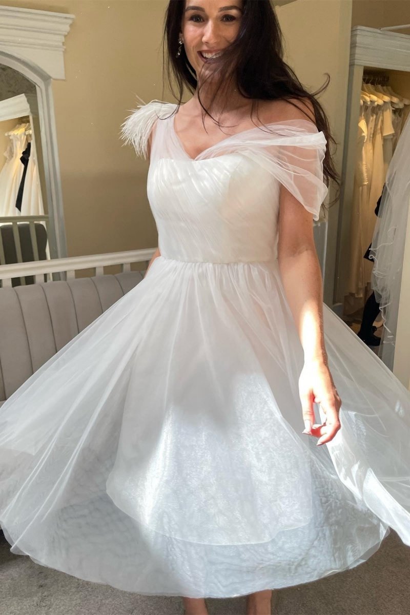 Asymmetrical Tulle A-line Knee-Length Wedding Dresses