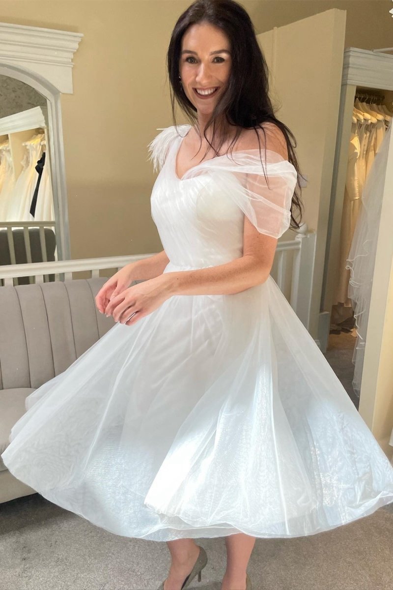 Asymmetrical Tulle A-line Knee-Length Wedding Dresses