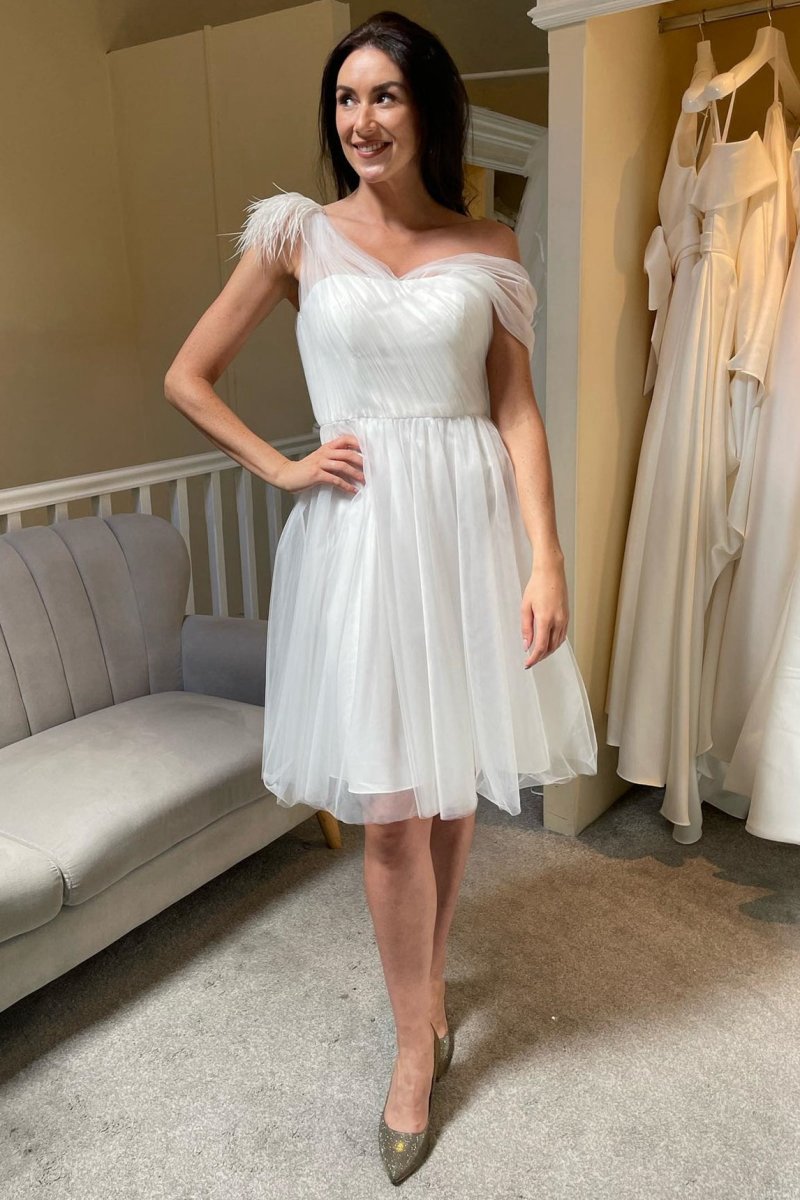 Asymmetrical Tulle A-line Knee-Length Wedding Dresses