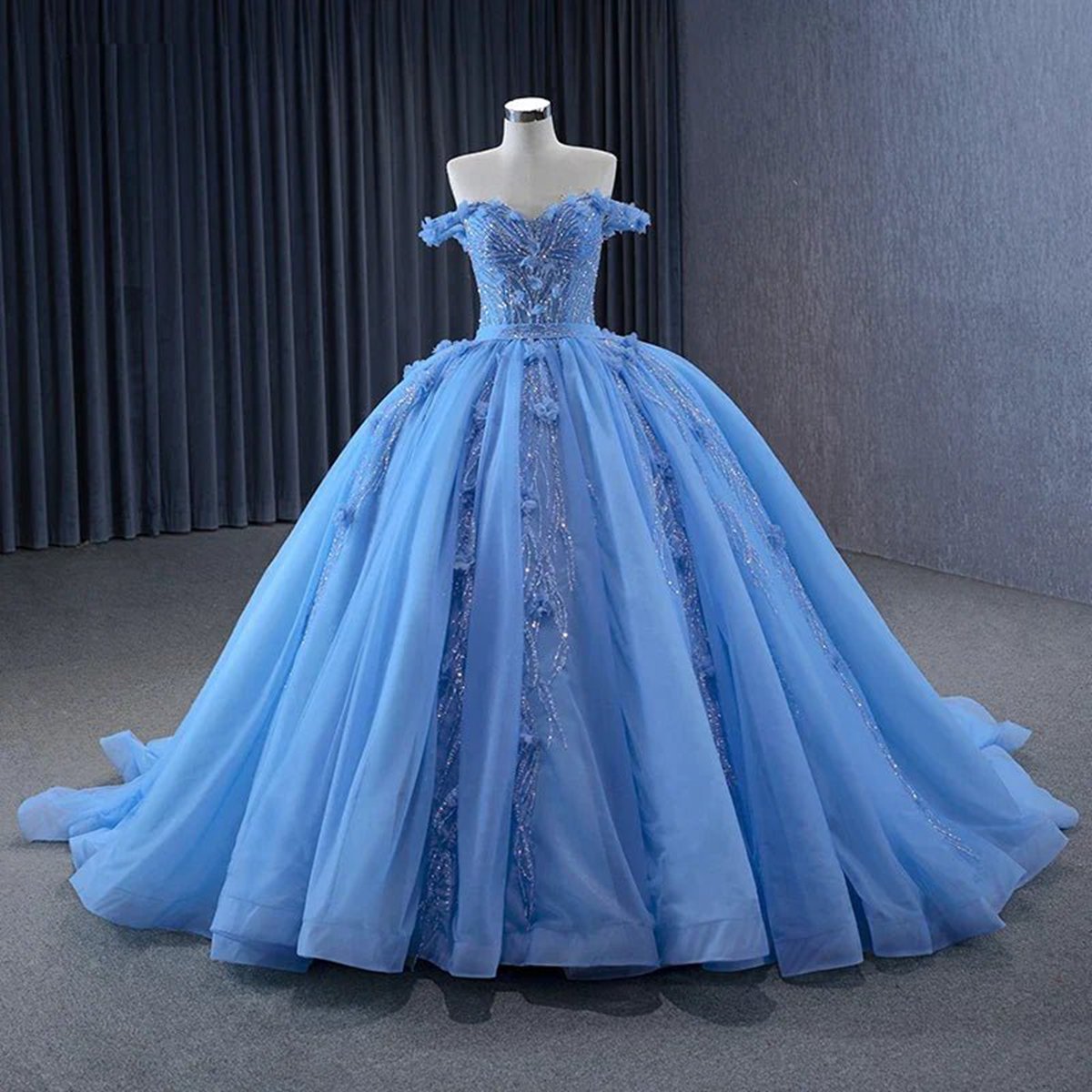 Quinceanera Dresses Elegant Sequins Ball Gown Sweetheart Lace Up Appliques Evening Party Dresses