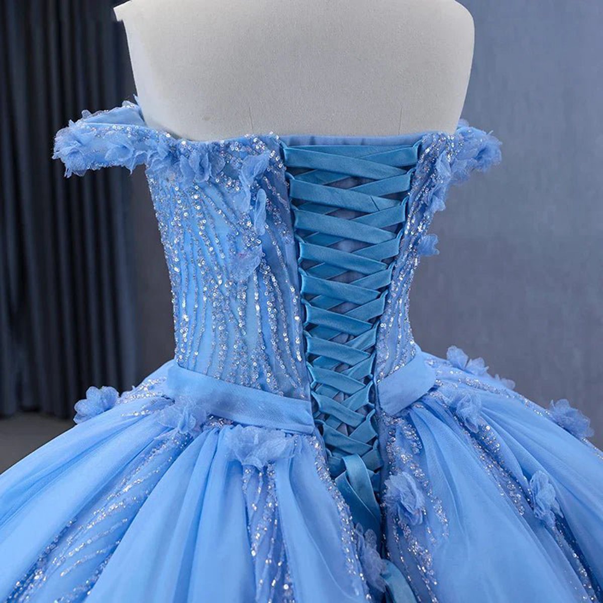 Quinceanera Dresses Elegant Sequins Ball Gown Sweetheart Lace Up Appliques Evening Party Dresses