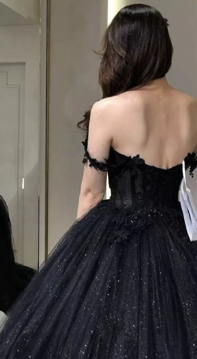 A-line Gothic Wedding Dresses Off the Shoulder Lace Tulle