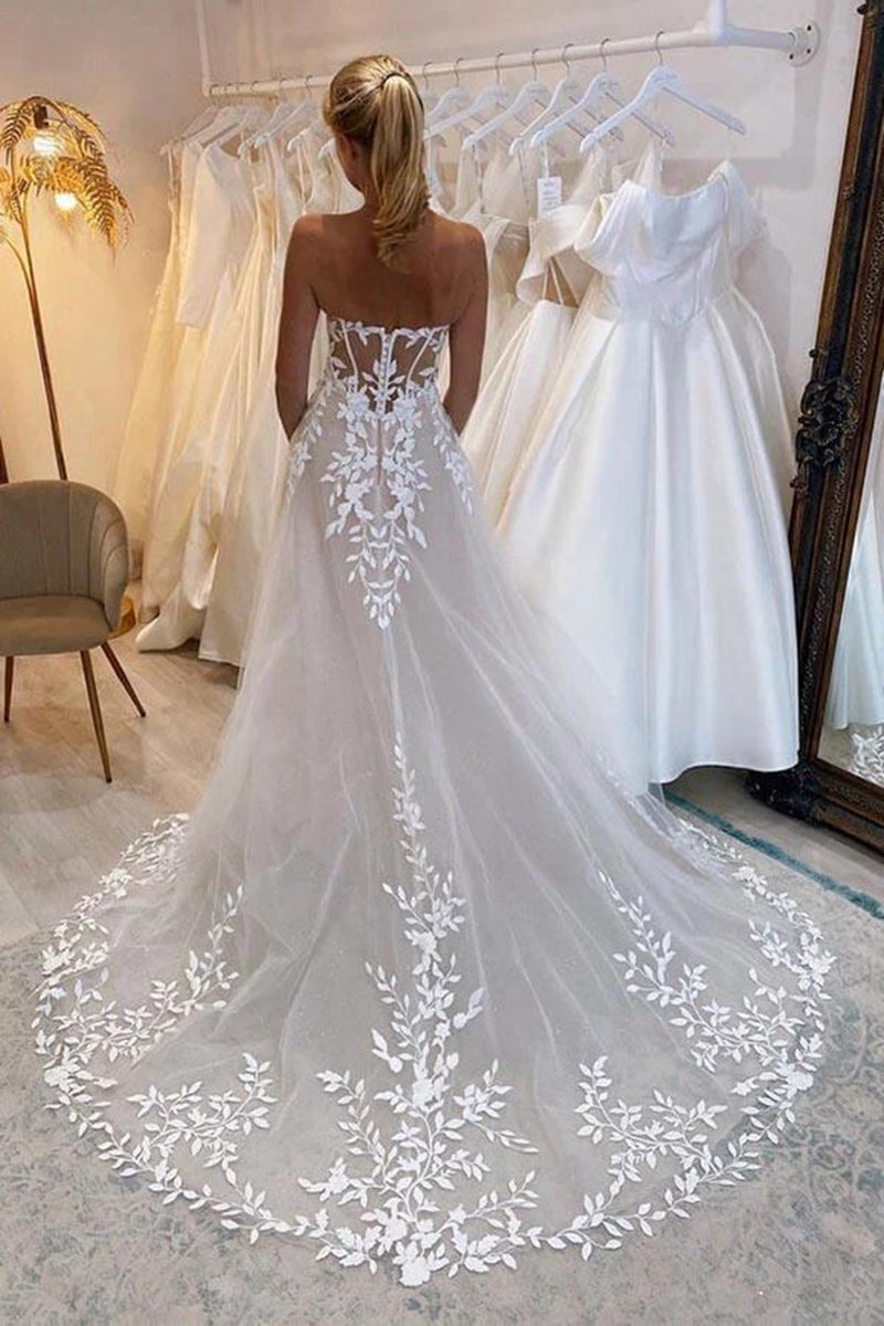 A-line Lace Beach Wedding Dresses with Off Shoulder Tulle Appliques