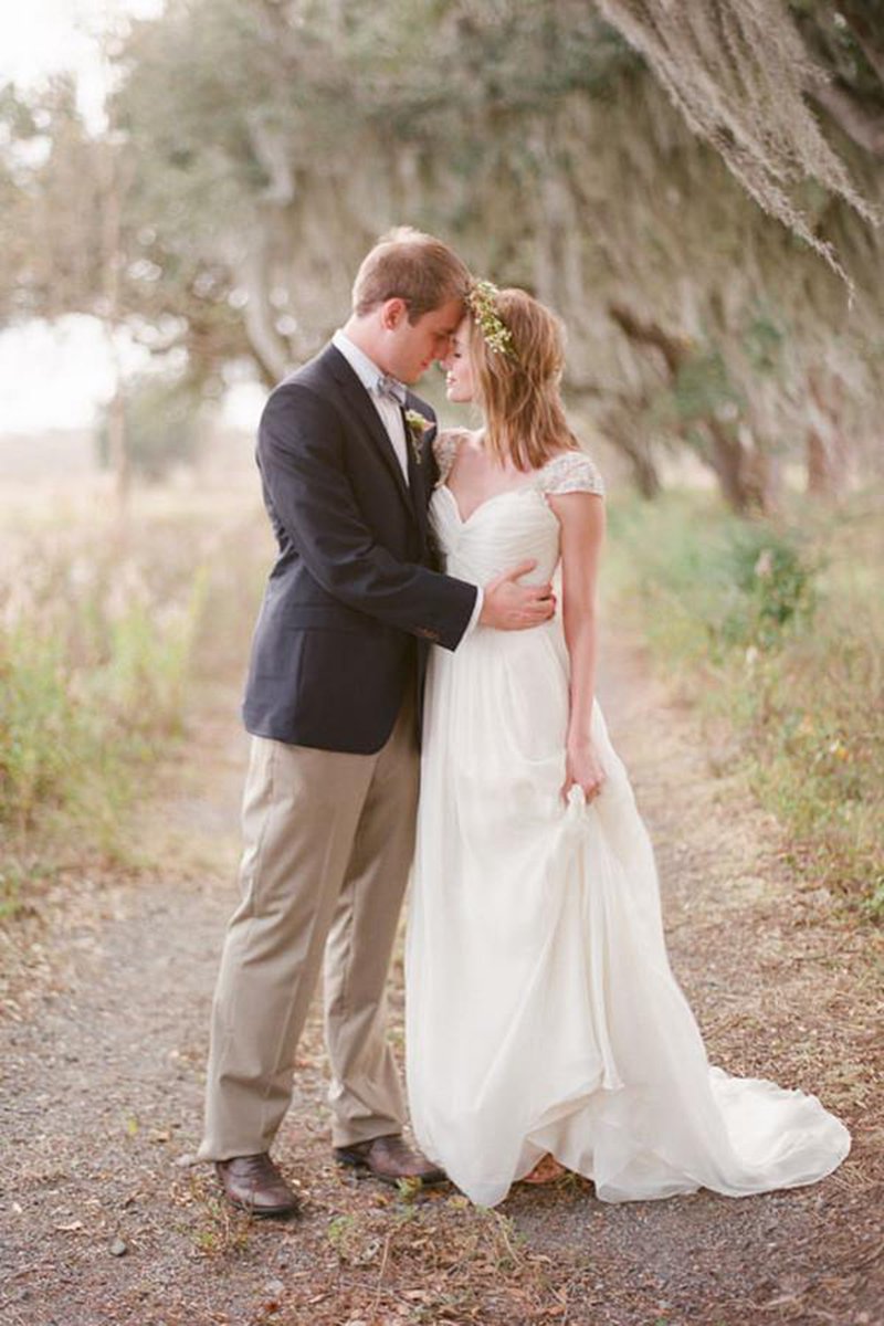 A-line Chiffon Cap Sleeves Wedding Dresses with Appliques