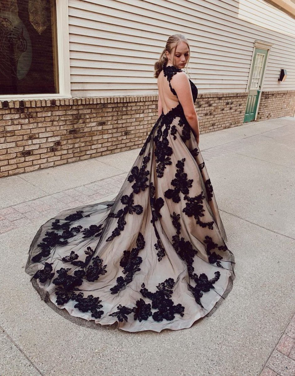 Open Back Court Train Wedding Dresses with Appliques