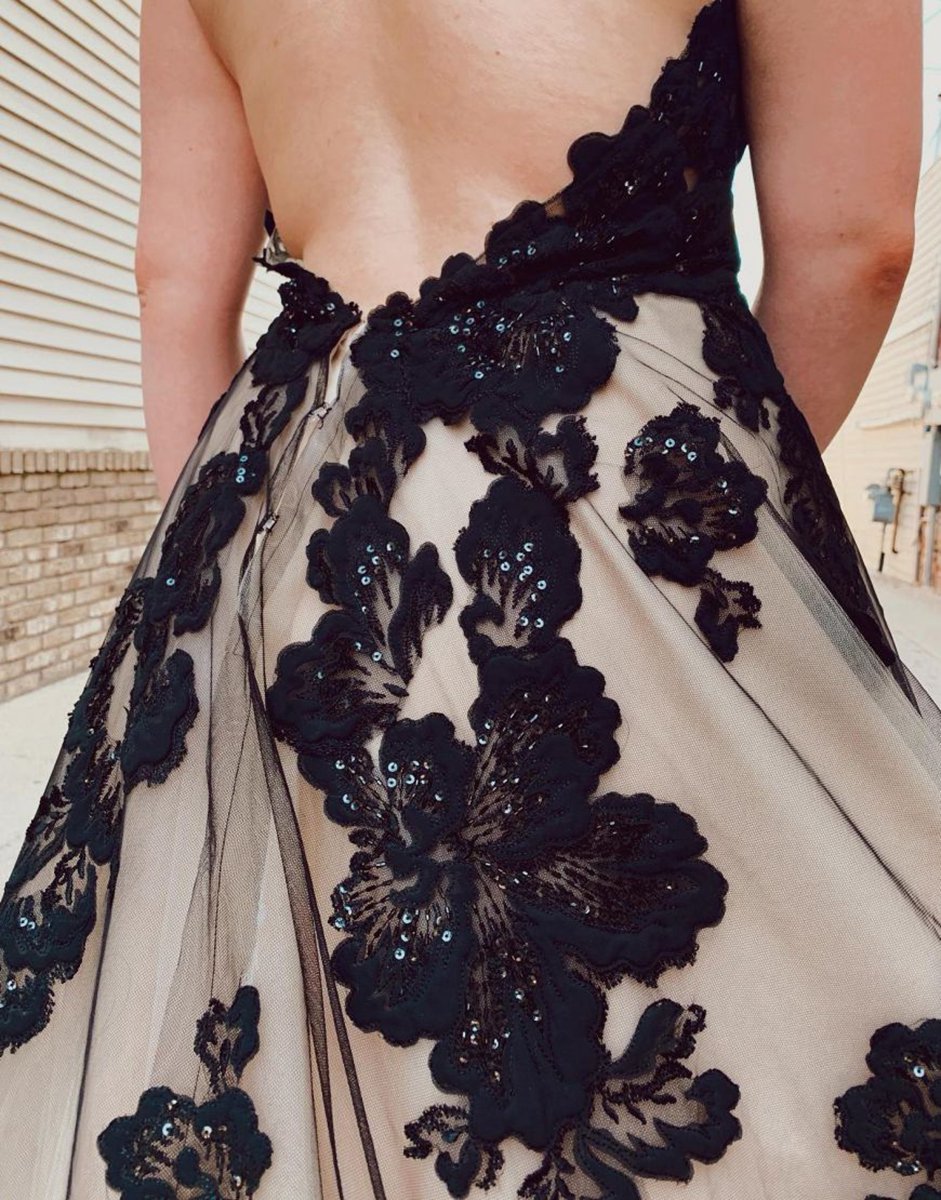 Open Back Court Train Wedding Dresses with Appliques