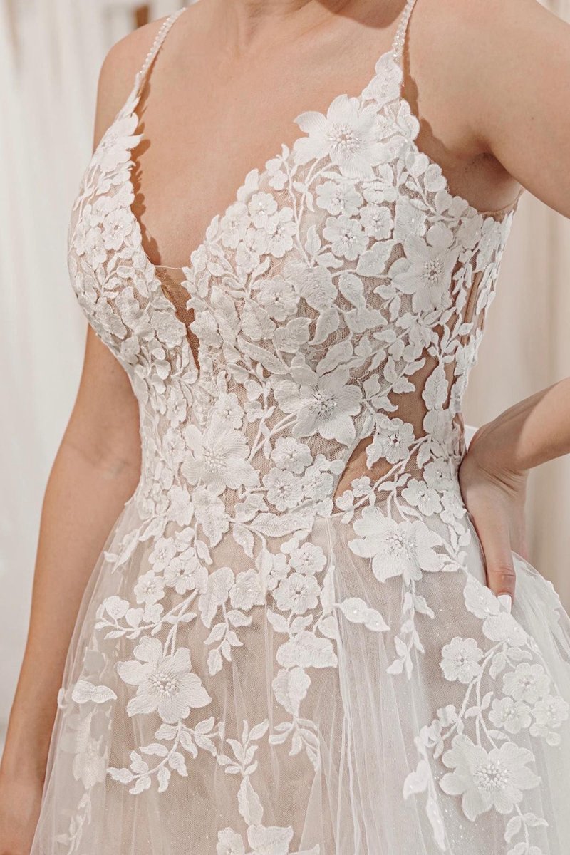 Glitter A-line Spaghetti Straps Long Wedding Dresses with Appliques