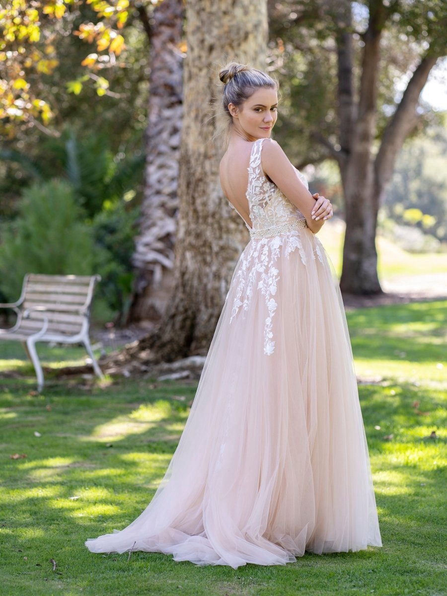 V-neck Applique Lace Tulle Floor-Length Prom Dresses