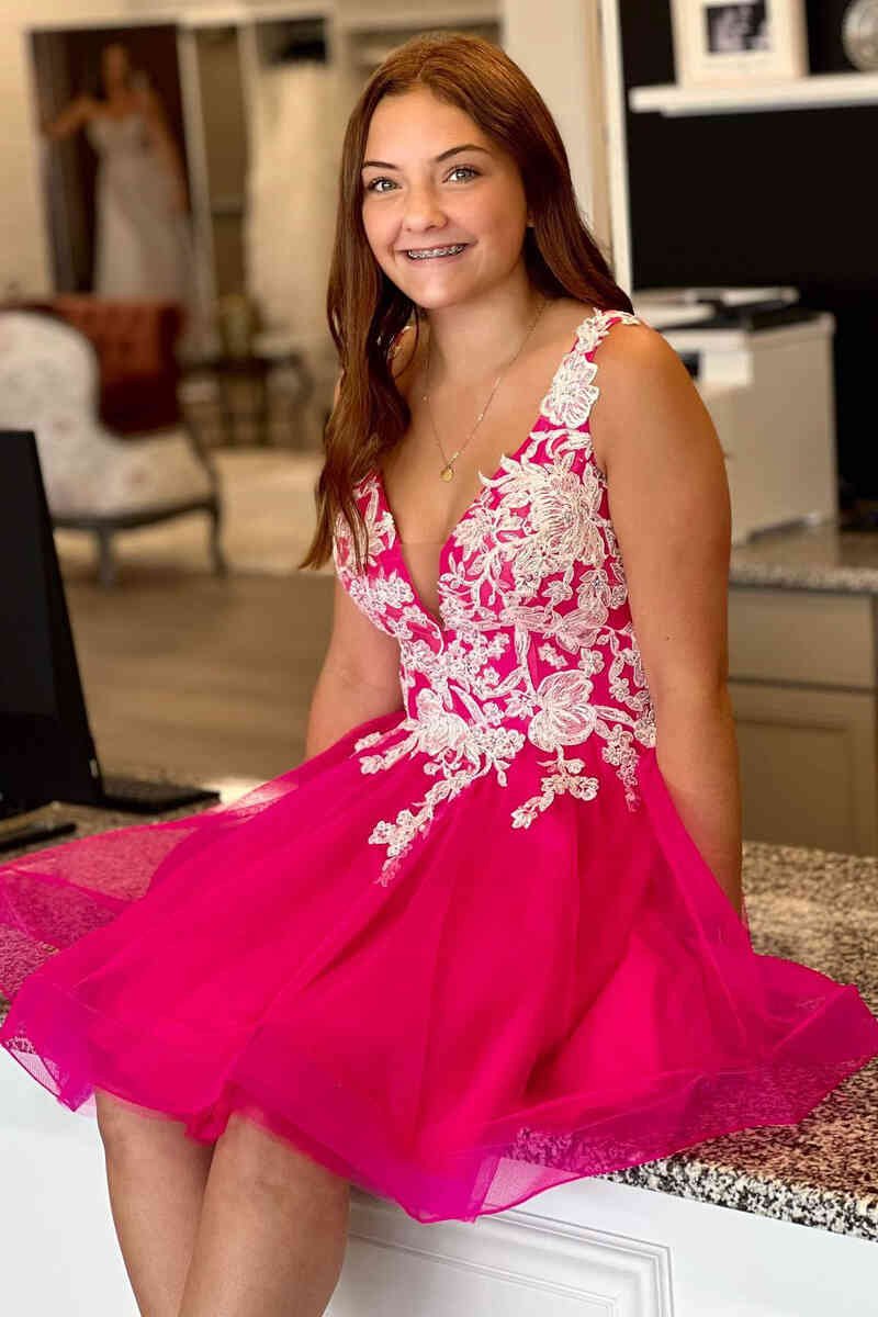 A-line V-Neck Tulle Homecoming Dresses with Appliques
