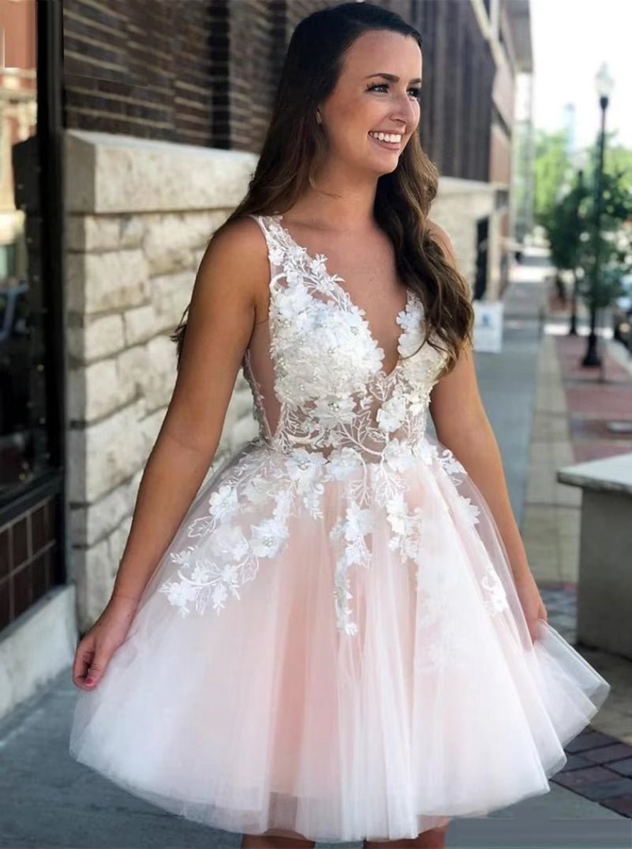 A-line V Neck Tulle Applique Homecoming Dresses