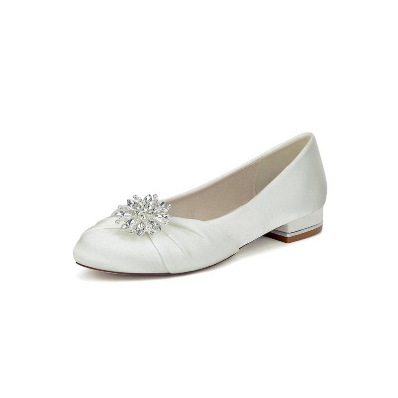 Flat Shoes with Crystal Flower Decoration