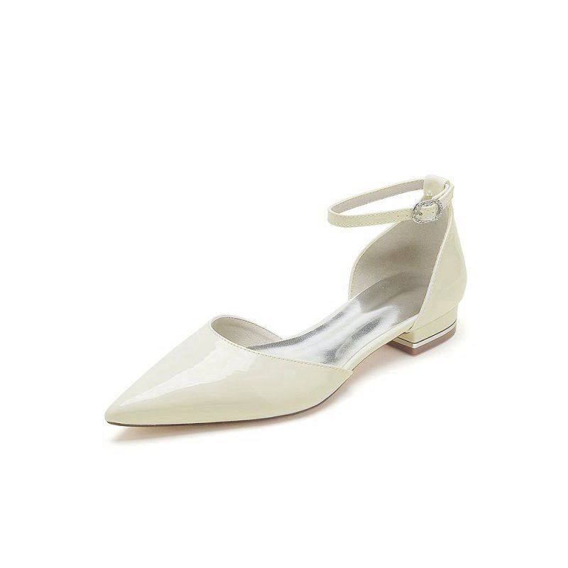 Low-Heeled Shoes with Metal Strap