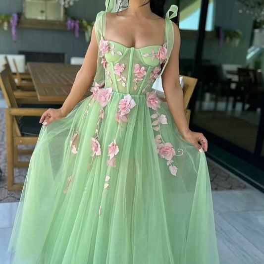 Sweet A-line Straps Sleeveless Appliques Tulle Long Prom Dresses