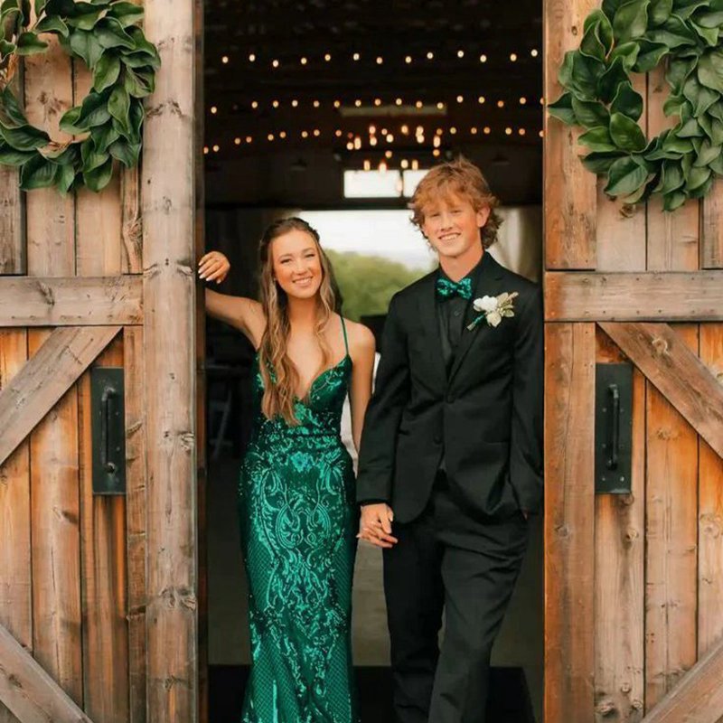 Charming Mermaid V Neck Sequins Lace Long Prom Dresses with Lace-up
