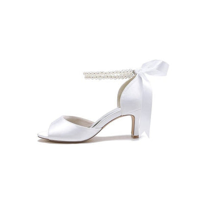 Chic Satin Heels Featuring a Pearl-Embellished Bow