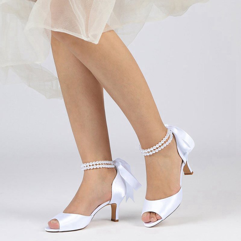 Chic Satin Heels Featuring a Pearl-Embellished Bow