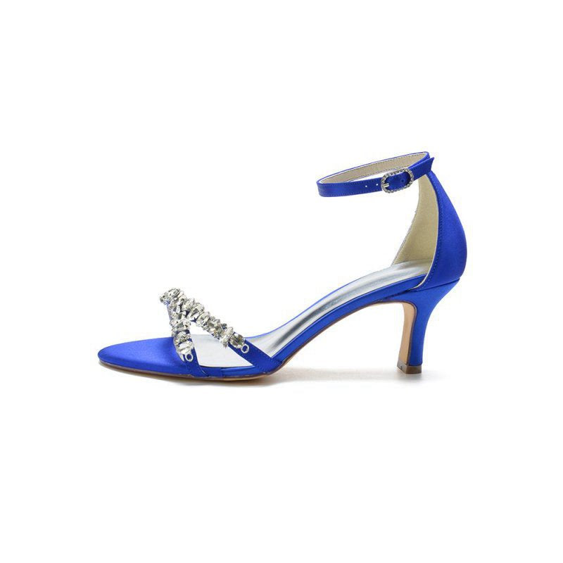 Glamorous Shiny Pump with Chain and Crystal Embellishments