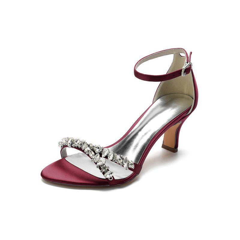 Glamorous Shiny Pump with Chain and Crystal Embellishments