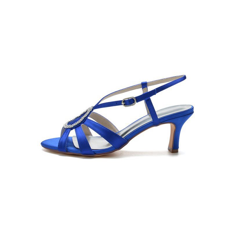 Chic Silk Sandals Featuring Decorative Metal Ring
