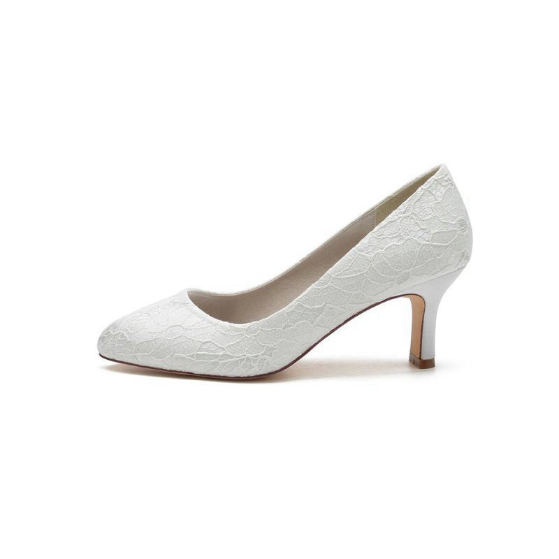 Chic Lace Pumps with Intricate Floral Pattern