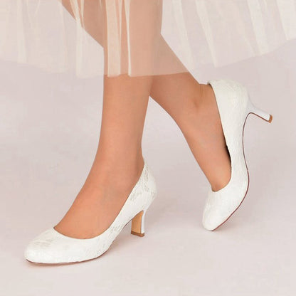 Chic Lace Pumps with Intricate Floral Pattern