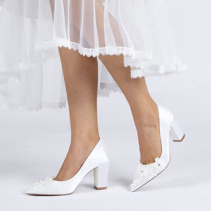 Sweet Pointed Toe Chunky Heels with Lace