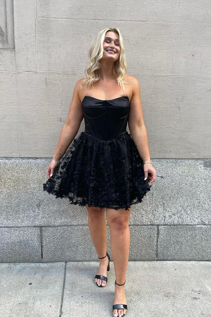 Cute A-line Sweetheart Lace Short Homecoming Dressesees