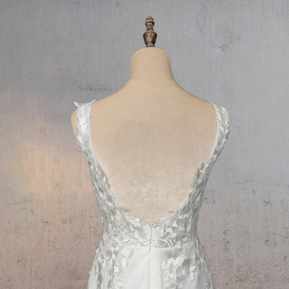 Mermaid Lace Illusion V Neck Sleeveless Backless Wedding Dresses