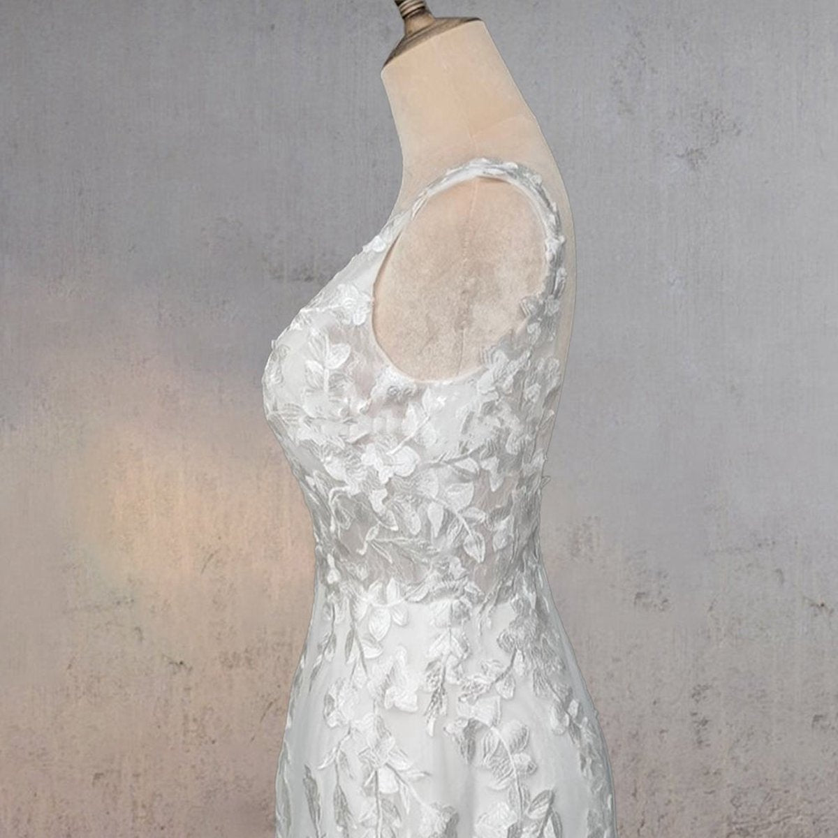 Mermaid Lace Illusion V Neck Sleeveless Backless Wedding Dresses