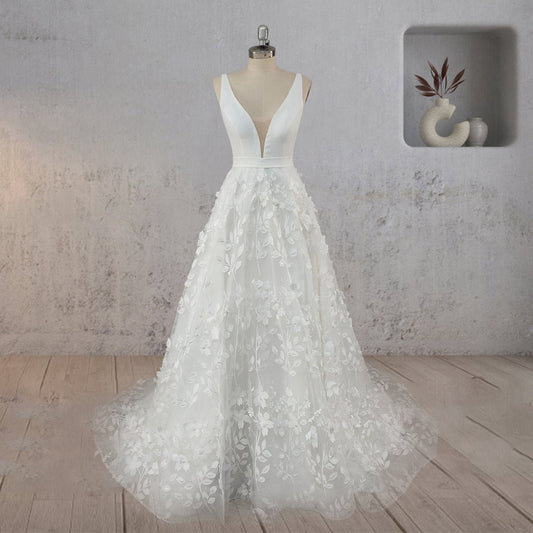 A-line Tulle Lace Sleeveless Flowers Wedding Dresses
