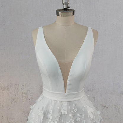 A-line Tulle Lace Sleeveless Flowers Wedding Dresses