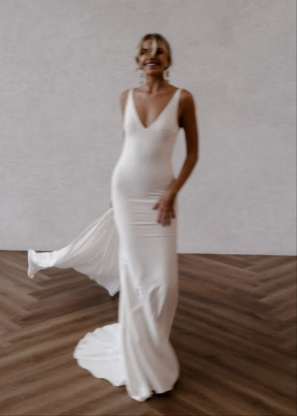 Mermaid Deep V-Neck Backless Wedding Dresses