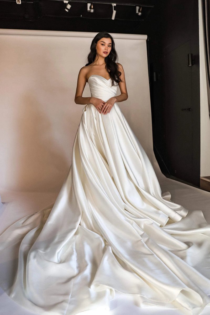 Elegant A-line Sweetheart Long Bridal Dresses with Sweep Train