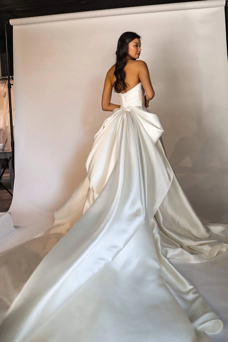 Elegant A-line Sweetheart Long Bridal Dresses with Sweep Train