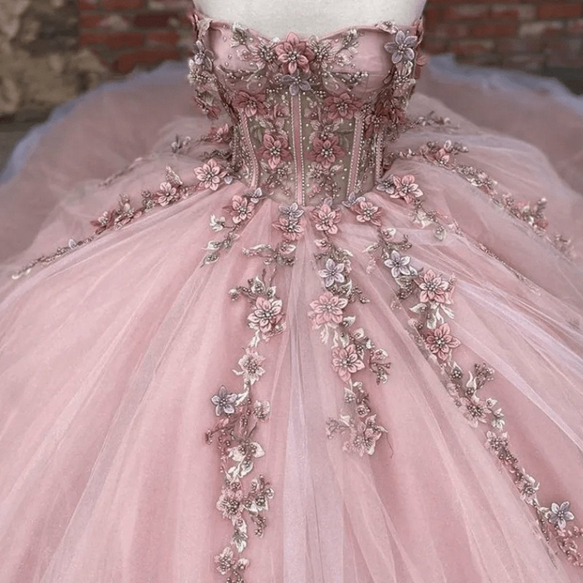 Tulle Appliques Strapless Quinceanera Dresses