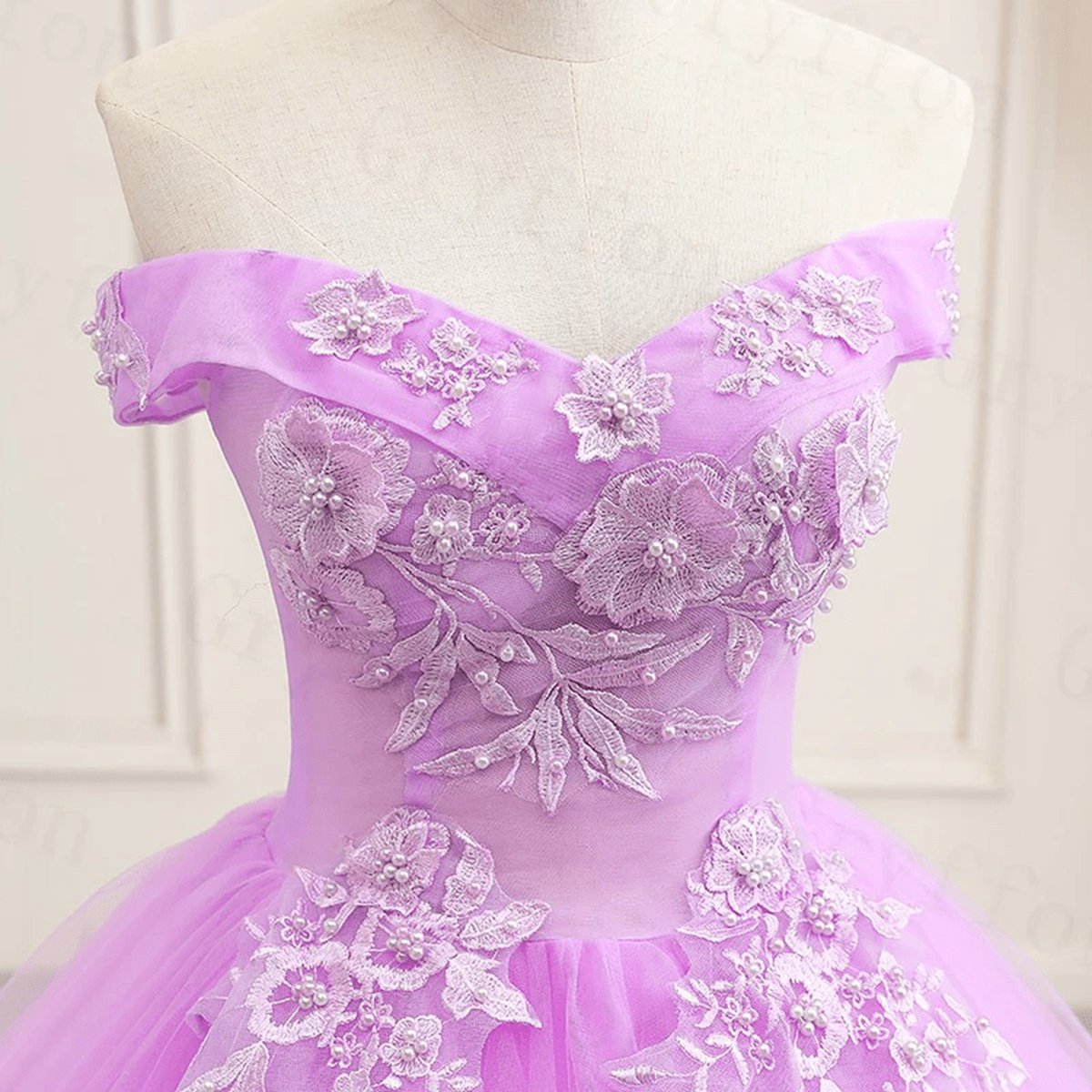 Off the Shoulder Quinceanera Dresses Ball Gown with Appliqued