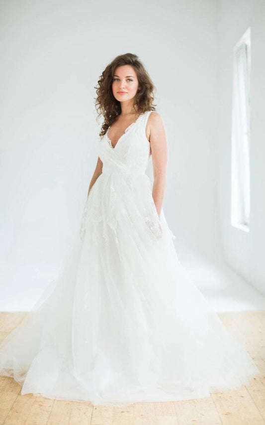 A-line Sleeveless V-Neck Lace Satin Weddig Dresses