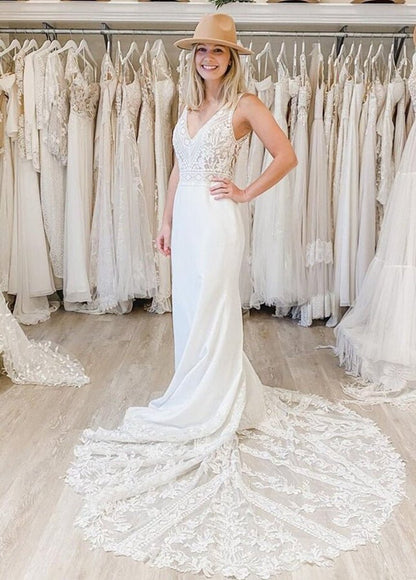 Boho Mermaid V-neck Bridal Dresses with Lace Chapel Train