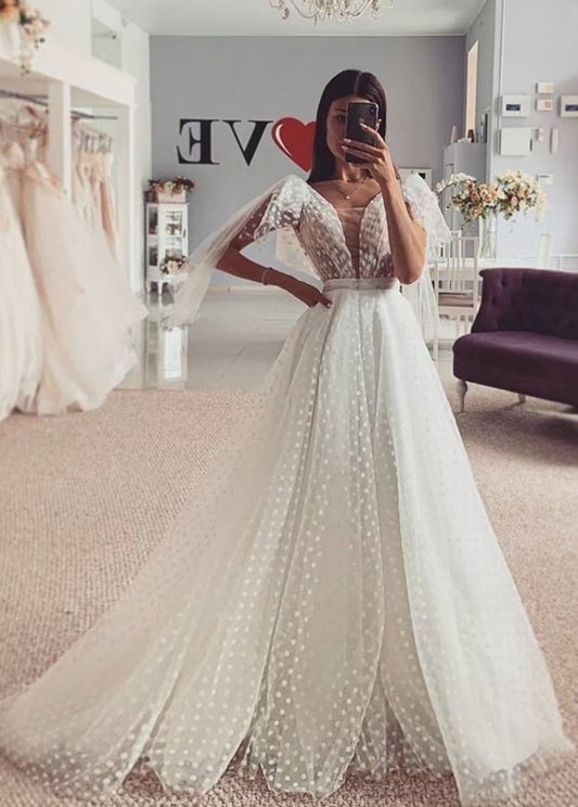 Classic Point V-Neck Long Tulle Wedding Dresses